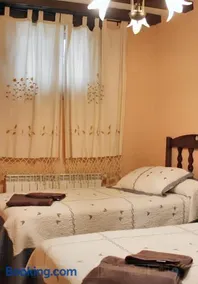 Family Apartment with Mountain View in Hueva - Image 4
