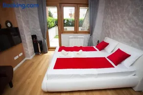Gentleman Dog Apartment - Image 1
