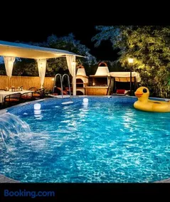 Cozy Family Home with Pool near the Beach - Image 1
