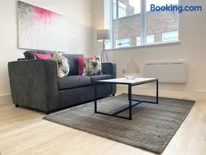 Peak at Fleet Heights Apartment Four - Image 3