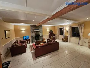 3 Clos Na Feirme Three Bedroom House with Hot Tub - Image 2