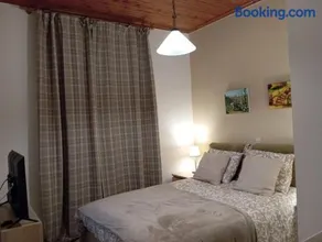 Golden Hearth Mountain Chalet - Image 3