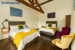 Manchesters Ultimate House - Hot tub - Sleeps 22! - Image 4