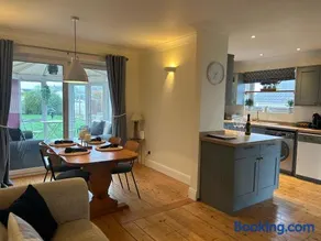 5 Edgebury - Image 4