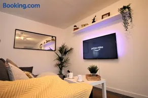 Thesiger Court Apartments - Free Private Parking - by Property Promise - Image 3