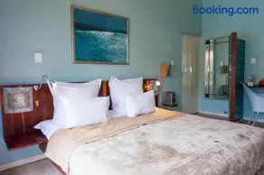 Rosedene Lodge - All solar, all aircon with pool and garden - Image 3