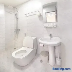 2 room serviced apartment - Image 4