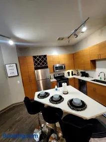 Stylish 1BR Uptown Apartment - Image 3