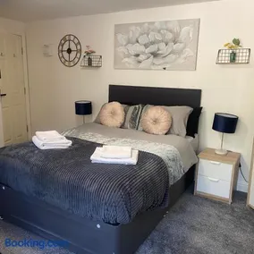 Hayy Studios Comfortable Stays in Deighton - Image 3
