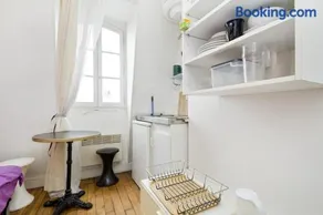 CHAMPS ELYSEES STUDENT STUDIo - Image 2