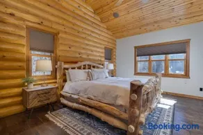 Luxurious Cabin on Castle Rock Lake! Sleeps up to 20! - Image 2
