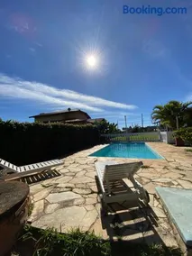 Quarto Outono em Casa de Madeira com Piscina no Alto da Serra - PetFriendly - Image 3