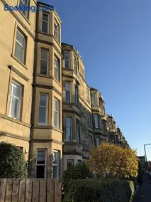 Bright & Cosy King-Size Room in Morningside - Image 4