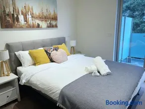 Chic Short Stay Retreat at Doncaster - Image 2