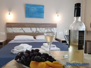 La MER Rooms Peraia - Image 1