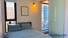 LUXURY Downtown Sunset Getaway - Your Home Away From Home - Fully Stocked Kitchen, Gym, Balcony, FREE PARKING - Image 2