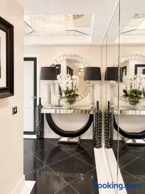 Ultra-Luxe 3BD, 2BR Penthouse, One of a Kind - Image 4