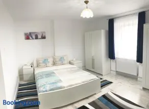 Riverside Ski Apartment - Image 4
