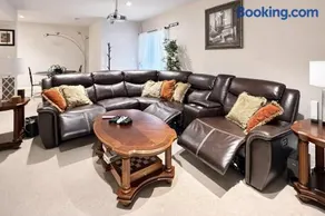 Luxurious 2BR Movie Theater Game Room Full Kitchen Gym - Image 1