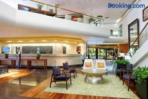 Luana Waikiki Hotel - Image 3