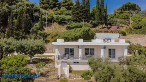 Thomas & Elena Holiday House - Image 1