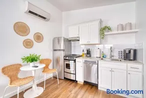 Stay Portland - Beach Vibes Getaway near Burnside & Laurelhurst! - Image 1
