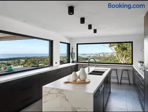Luxe Terrigal beach Ocean View with Infinity pool - Image 1