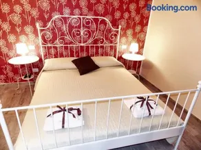 Spacious house in Frascineto with mountain view 130 m² - Image 1