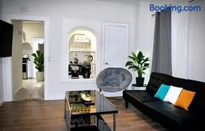 Cozy Cafe, Walk to The Mall, 30min to NYC & 5min to EWR - Image 2