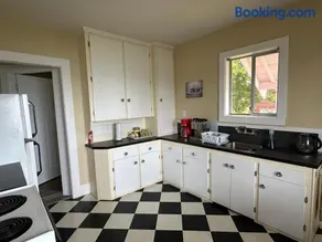 Sweet Home Alert Bay - Image 3