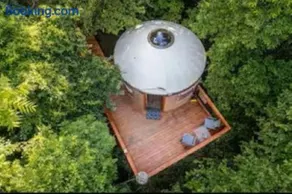 Holly Hideaway - Image 1