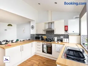 Greenwood by Alt-Stay Contractor Accommodation - 4 Bed Contractor Home With Parking, Wi-Fi & Full Kitchen - Ideal For Long stays - Image 4