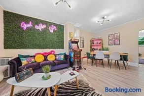 Comfort, Fun, and Retro Retreat - Image 5