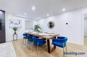 Lux 7 Bedroom Home [Near Rogers Stadium/Downsview] - Image 2