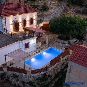 Villa Tzitzifes - Image 1