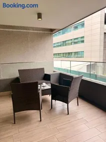 A pasos de Clinica - Parking - Cama King - Wifi - Image 3