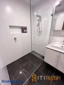 Leafy Braddon 2BD 2BTH - Ground Floor, Patio - Image 3