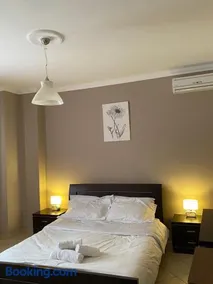 Cloud8 Apt with Castle View, 7km from the Beach - Image 1
