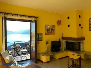 Casa Ludovica - Cozy apartment with panoramic lake & mountain views - Image 1