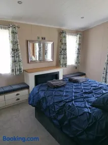 LUXURY PEACEFUL LODGE on edge of New Forest and 800m from sea ENTERTAINMENT and LEISURE PASSES INCLUDED - Image 4