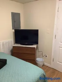 Cozy Apt near BU, Lourdes, UHS - Image 2