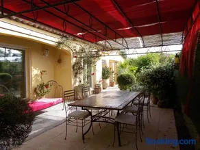Aux Amandiers - Image 1