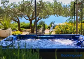 Holiday Home Oaza With Jacuzzi & Free Beach Parking - Image 2
