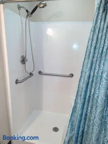 Waterloo Suites Queen 1 - Image 2