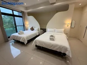 Shangjing Waterfront Hotel - Image 4