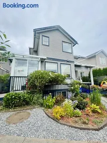 Charming 2-bedroom Basement Suite with Free Parking - Image 2