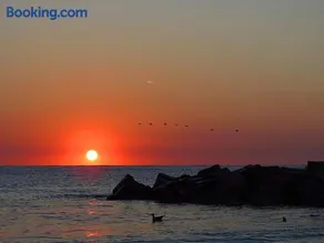 Sunrise Home Apartment - Image 1
