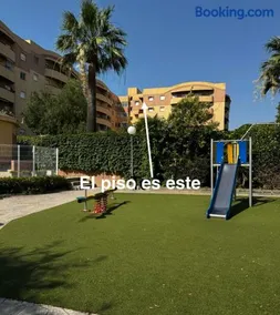 Appartement de vacances entièrement équipé avec internet haut débit, jardin et terrasse | Vue jardin | Parfait pour le travail à distance - Image 5