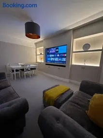 Premium Apartment in Redhill Town Centre - Image 5