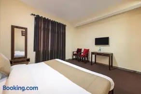 The Prakriti Heights l Lift l Comfortable And Spacious Rooms l Free Wifi, Free Parking l Enjoy Fresh Mountain Air l Managed By Exotic stays - Image 3